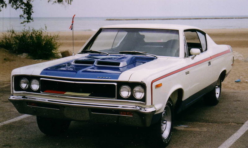 800px-1970_AMC_The_Machine_2-door_muscle_car_in_RWB_trim_by_lake