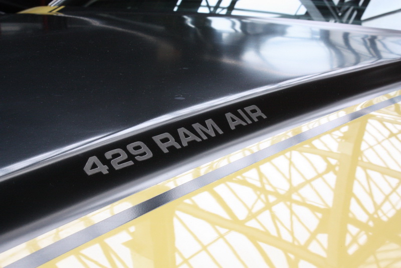 429 Ram Air - På dansk betyder noget i retning af "KOM AN !"