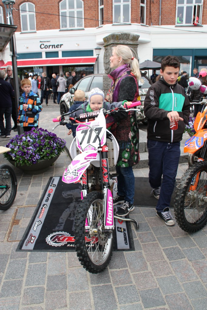 Min niece's crosser er her indtaget af en måske kommende crosskører ?