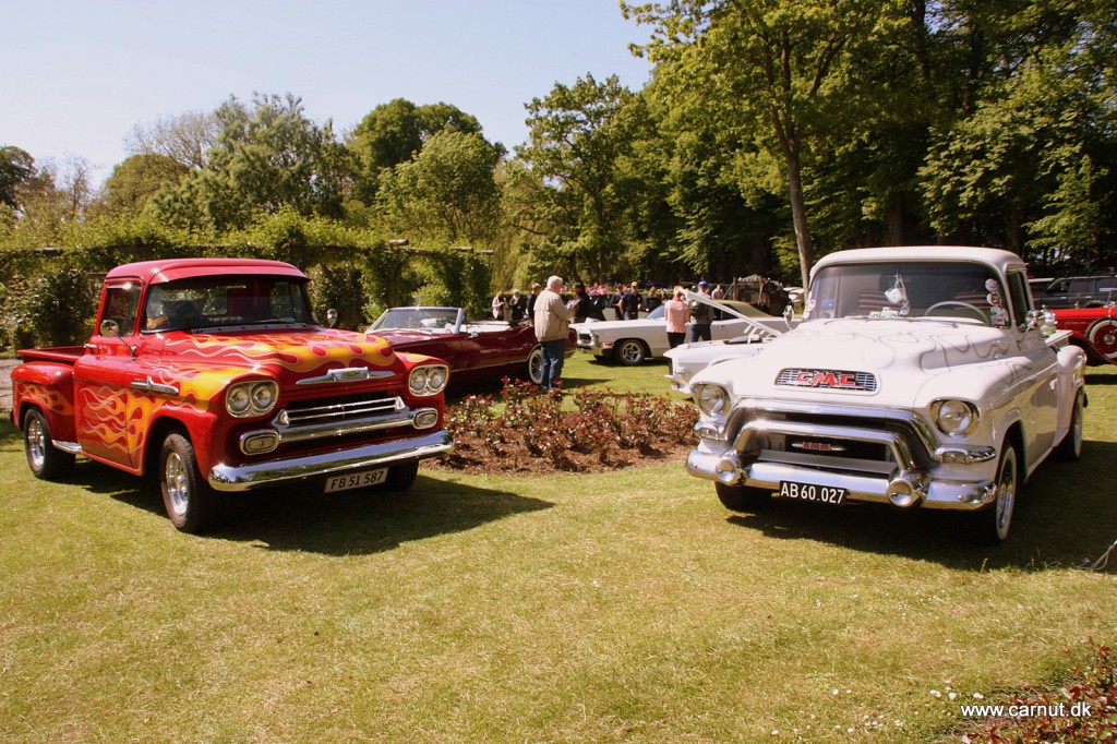 Chevy truck og dens søster fra GMC