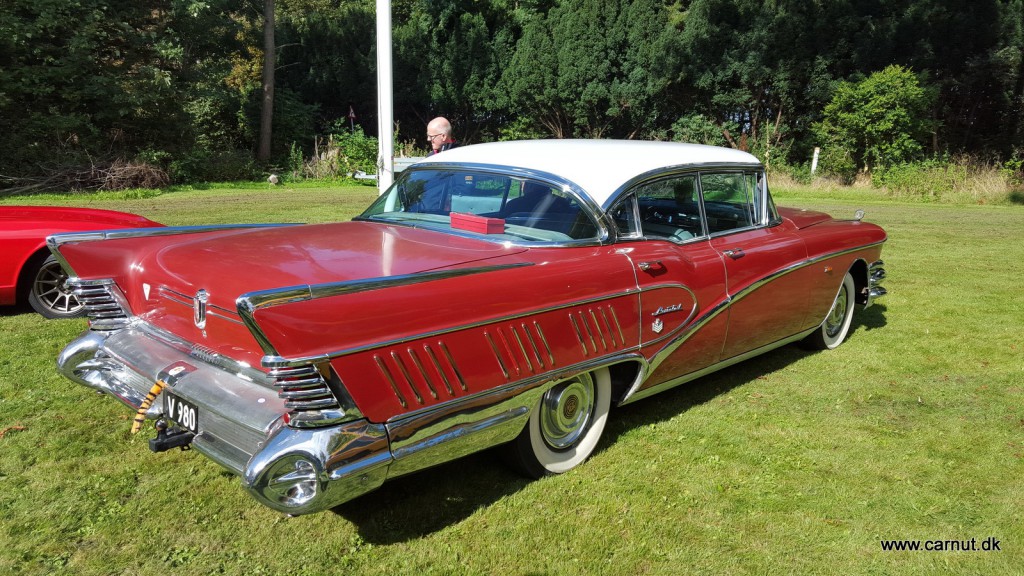 Karina og Tommy's fine 1958 Buick Limited måtte også ud i de fine solskin